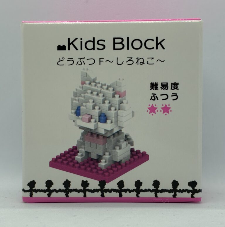 ブロックの白ネコさん