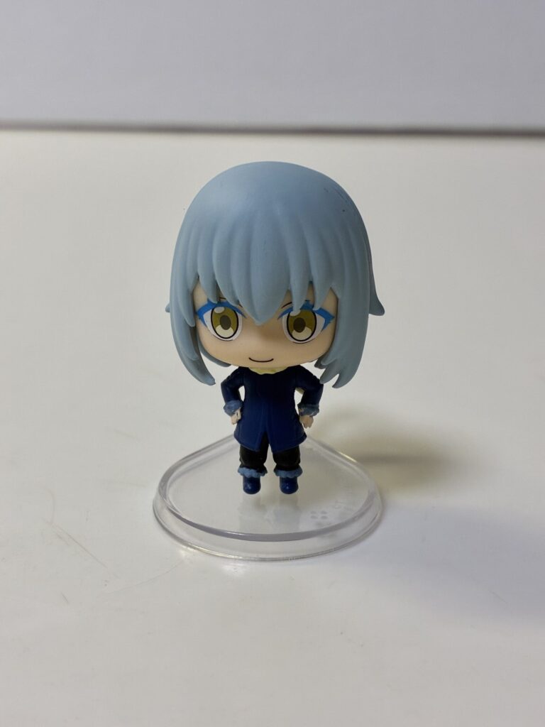 リムルのフィギュアをスタンドに立たせて完成