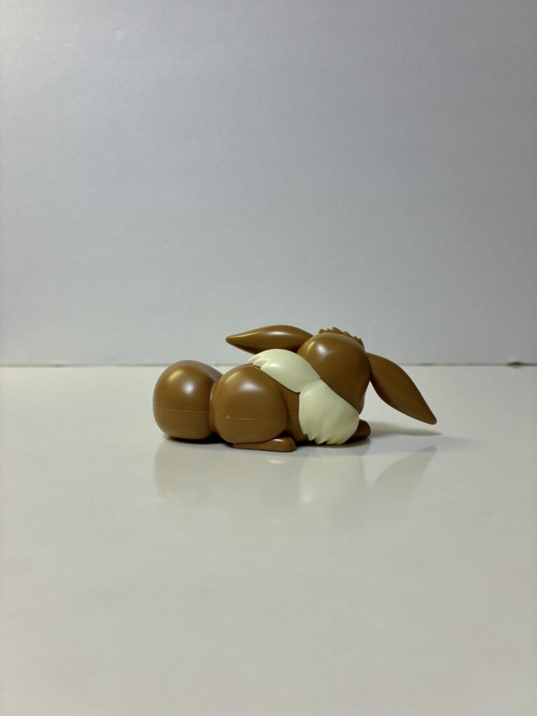 『ポケプラクイック!!イーブイ（おやすみポーズ）』の後ろ